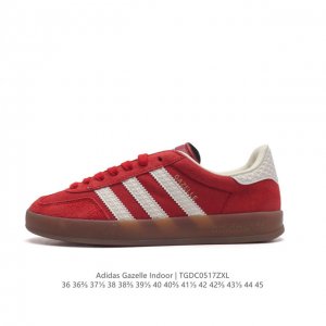 阿迪达斯 Adidas Originals Gazelle Indoor 复古三叶草防滑透明橡胶板鞋经典运动鞋。这款经典鞋,忠于原版设计,缀撞色三条纹和鞋跟饰片
