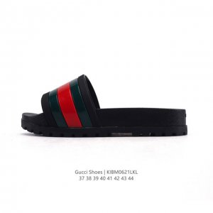 Gucci 古奇 官网主推款休闲运动拖鞋 沙滩鞋 家居鞋 3D印花字一拖鞋 历年经爆典款 一脚蹬凉拖鞋。正品原版开模 高端复刻 Gucci 24Ss 夏季时潮尚