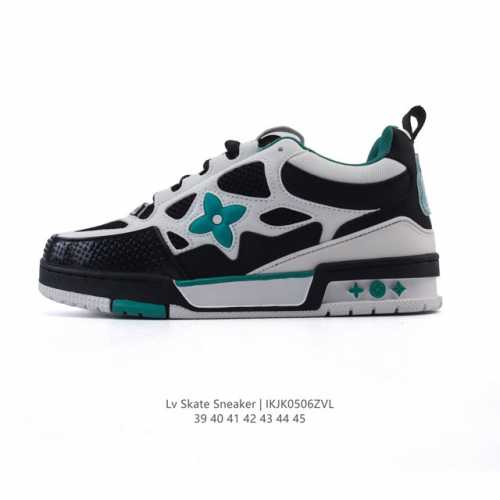 lv Skate Sneaker 路易威登 2025年新款运动板鞋 蛇年限定 春夏秀场初次亮相，此次以粒面牛皮革焕新呈现。加垫鞋领和鞋舌援引滑板鞋设计，科技鞋带