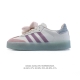 140 adidas/阿迪达斯 女款运动鞋 三叶草Samba Velentine 休闲鞋 德训鞋 复古板鞋经典运动鞋。一款阿迪达斯的Samba面包鞋，该鞋具有厚