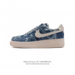 耐克 Nike Air Force 1 '07 Low 空军一号含气垫 低帮百搭厚底增高休闲运动板鞋。柔软、弹性十足的缓震性能和出色的中底设计，横跨复古与现代的