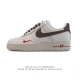 130 耐克 Nike Air Force 1 '07 Low 空军一号含气垫 小白鞋 低帮百搭厚底增高休闲运动板鞋。柔软、弹性十足的缓震性能和出色的中底设计，