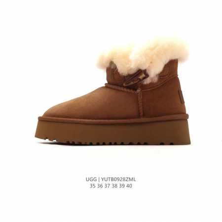 公司级 Ugg雪地靴 牛角扣款中筒靴 时尚舒适女鞋绑带户外雪地靴 俏皮可爱的百变造型， 美国轻奢品牌ugg 平底系列冬季 雪地休闲保暖毛毛雪地靴。官方同步包装 - 点击图像关闭
