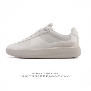 公司级 Lululemon Cityverse 露露乐蒙 板鞋 小白鞋，Lulu家的第一双男女同款板鞋，做的真心不错，颜值挺高的，上脚很轻盈，脚感还算舒适，整体