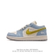 耐克 Nike Dunk Low Retro 运动鞋经典复古板鞋。作为 80 年代经典篮球鞋款，起初专为硬木球场打造，后来成为席卷街头的时尚标杆，现以经典细节和