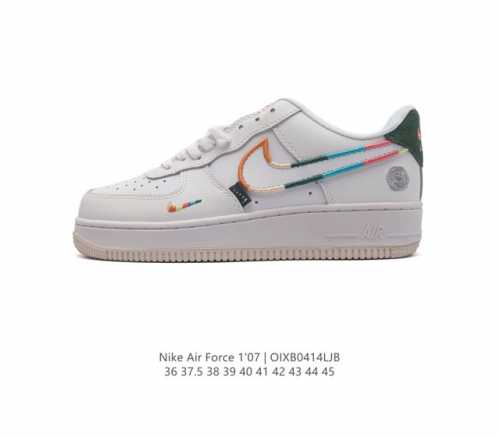 二层皮 耐克 Nike Air Force 1 '07 Low 空军一号含气垫 低帮百搭厚底增高休闲运动板鞋。柔软、弹性十足的缓震性能和出色的中底设计，横跨复古