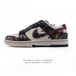 公司级 耐克 Nike Dunk Low Retro 运动鞋复古板鞋 2025年蛇年限定。作为 80 年代经典篮球鞋款，起初专为硬木球场打造，后来成为席卷街头的