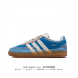 阿迪达斯 Adidas Originals Gazelle Indoor 复古三叶草防滑透明橡胶板鞋经典运动鞋。这款经典鞋,忠于原版设计,缀撞色三条纹和鞋跟饰片