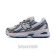 New Balance Mr740 Nb新百伦系列复古老爹风休闲运动慢跑鞋。采用轻质牛剖革拼接透气网眼衬垫织物鞋面材质 T-Beam大底提供足步弓支撑 保持步态
