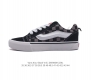 万斯 Vans Knu-Skool Vr3 Lx 面包鞋。坎普尔 茱利安系列低帮复古硫化休闲运动板鞋“肥胖版大logo”要说整个2023年最为热门的鞋型之一，