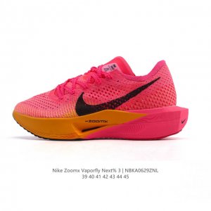 公司级 耐克 马拉松3代 三代男鞋 钻石后跟太帅了！Nike 顶级缓震 新鞋亮相！Nike Zoomx Vaporfly Next% 3 运动缓震慢跑鞋。鞋面由
