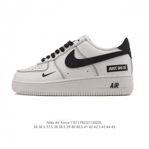耐克 Nike Air Force 1 '07 Low 空军一号含气垫 小白鞋 低帮百搭厚底增高休闲运动板鞋。柔软、弹性十足的缓震性能和出色的中底设计，横跨复古