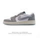 公司级 耐克 乔丹Air Jordan 1 Low Aj1 乔1 乔丹1代Aj1 低帮复古文化休闲运动篮球鞋，从1985 年面世的元年款汲取设计灵感，采用简洁大