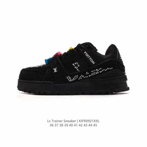 公司级 路易威登 满钻 Louis Vuitton Lv路易威登板鞋 时尚运动鞋 潮厚底增高休闲鞋。舒适防滑底和百搭性霸屏整个时尚娱乐圈，细节调整完美主义！致t