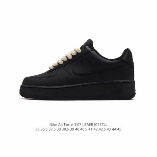 耐克 Nike Air Force 1 '07 Low 空军一号含气垫 低帮百搭厚底增高休闲运动板鞋。柔软、弹性十足的缓震性能和出色的中底设计，横跨复古与现代的