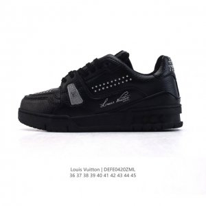 公司级 路易威登 Louis Vuitton Lv路易威登板鞋 时尚运动鞋潮厚底增高男女鞋。舒适防滑底和百搭性霸屏整个时尚娱乐圈，细节调整完美主义！采用柔软皮革