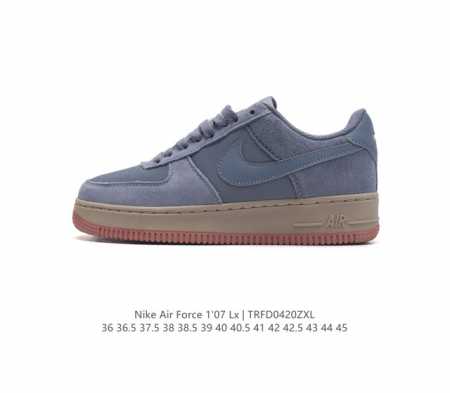 耐克 Nike Air Force 1 '07 Low 空军一号含气垫 低帮百搭厚底增高休闲运动板鞋。柔软、弹性十足的缓震性能和出色的中底设计，横跨复古与现代的 - 点击图像关闭