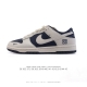 公司级 耐克 Nike Dunk Low Retro 运动鞋复古板鞋，作为 80 年代经典篮球鞋款，起初专为硬木球场打造，后来成为席卷街头的时尚标杆，现以经典细