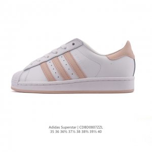 阿迪达斯 Adidas Superstar 2025年新款鞋子 蛇年新款 经典贝壳头系列 新款休闲板鞋潮流女士运动鞋 。鞋面皮革拼接材质 标志性的贝壳鞋头，简约