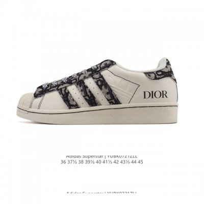 阿迪达斯 Adidas Superstar 2025年新款鞋子 蛇年新款经典贝壳头系列 新款休闲板鞋潮流男女士运动鞋。鞋面柔软皮革拼接材质 标志性的贝壳鞋头，简