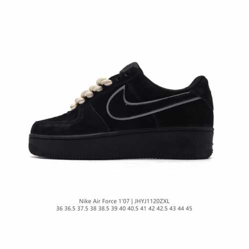 耐克 Nike Air Force 1 '07 Low 空军一号含气垫 低帮百搭厚底增高休闲运动板鞋。柔软、弹性十足的缓震性能和出色的中底设计，横跨复古与现代的