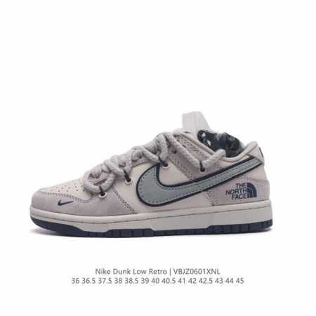 耐克 Nike Dunk Low Retro 运动鞋 北面 北脸联名款复古板鞋 解构绑带 双鞋带。作为 80 年代经典篮球鞋款，起初专为硬木球场打造，后来成为席 - 点击图像关闭