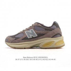 公司级 新百伦 New Balance2010英产做旧鞋款纯色绒运动鞋 厚底增高老爹鞋。此复刻经典鞋款，加入当下大热的户外元素，以曾经篮球鞋款型式样加以打造鞋款