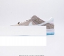 耐克 Nike Sb Dunk Low Pro 男 女滑板鞋 经典复古运动鞋 采用低帮设计，塑就经典 Dunk 风格。鞋垫后跟搭载 Zoom Air 气垫，加衬