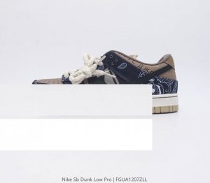 耐克 Nike Sb Dunk Low Pro 男 女滑板鞋 经典复古运动鞋 采用低帮设计，塑就经典 Dunk 风格。鞋垫后跟搭载 Zoom Air 气垫，加衬