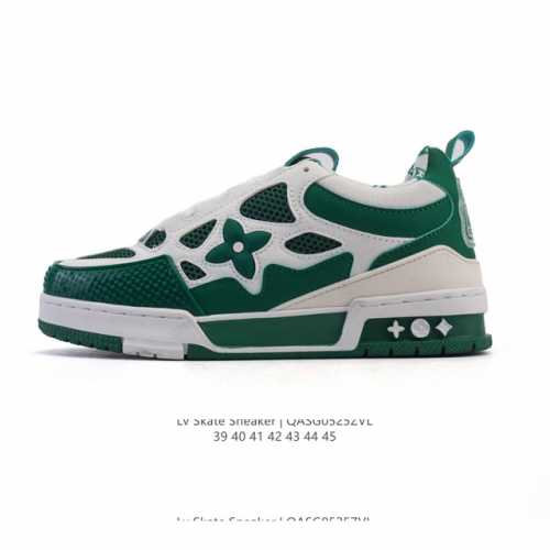 lv Skate Sneaker 路易威登 2025年新款运动板鞋 蛇年限定 春夏秀场初次亮相 此次以粒面牛皮革焕新呈现 加垫鞋领和鞋舌援引滑板鞋设计 科技鞋带