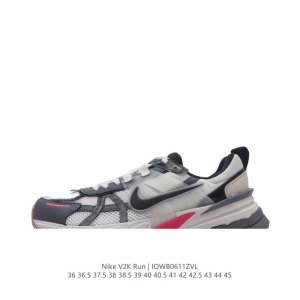 Nike 耐克 V2K Run 减震防滑 复古低帮跑步鞋 超火复古跑鞋，采用太空革组合呼吸网眼布鞋面材质，搭载正确4层组合底模，嵌入TPU加固稳定模块,双层MD