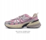 Nike 耐克 V2K Run 减震防滑 复古低帮跑步鞋 超火复古跑鞋，采用太空革组合呼吸网眼布鞋面材质，搭载正确4层组合底模，嵌入tpu加固稳定模块,双层md