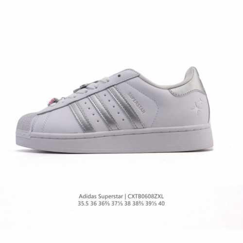 真标 阿迪达斯 Adidas Superstar 2025年新款鞋子 蛇年新款经典贝壳头系列 新款休闲板鞋潮流女士运动鞋。鞋面柔软皮革拼接材质 标志性的贝壳鞋头