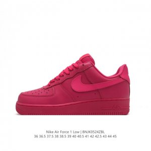 耐克 Nike Air Force 1 '07 Low 空军一号含气垫 低帮百搭厚底增高休闲运动板鞋。柔软、弹性十足的缓震性能和出色的中底设计，横跨复古与现代的