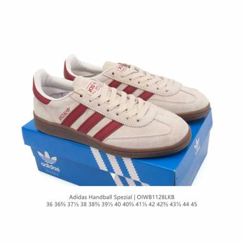 阿迪达斯 Adidas Handball Spezial 低帮三叶草学院风复古休闲板鞋 德训鞋 橡胶底柔软皮革拼接经典运动鞋板鞋。圆头、缝合拼接设计、正面绑带、