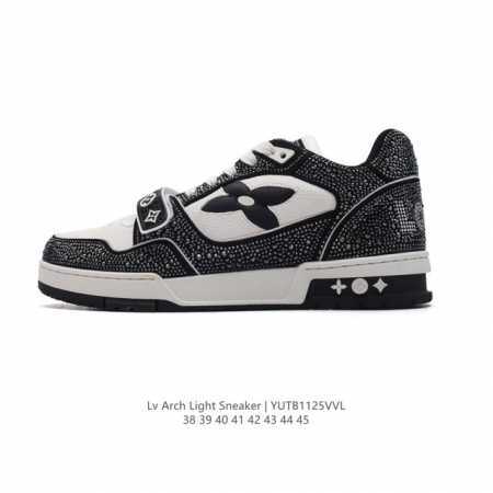 公司级 路易威登 Louis Vuitton Lv路易威登板鞋 时尚运动鞋 满钻潮厚底增高鞋 。舒适防滑底和百搭性霸屏整个时尚娱乐圈，细节调整完美主义！鞋面采用 - 点击图像关闭