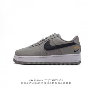 耐克 Nike Air Force 1 ’07 空军一号 Af 1 低帮 厚底增高百搭 休闲运动板鞋。柔软、弹性十足的缓震性能和出色的中底设计，横跨复古与现代的