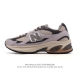 公司级 新百伦 New Balance2010英产做旧鞋款纯色绒运动鞋 厚底增高老爹鞋。此复刻经典鞋款，加入当下大热的户外元素，以曾经篮球鞋款型式样加以打造鞋款