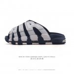 耐克 Nike Air More Uptempo Slide皮蓬拖鞋 休闲沙滩鞋 家居拖鞋 以流行于街头的涂鸦文化为设计灵感，整体的设计风格夸张而充满魅力，厚实