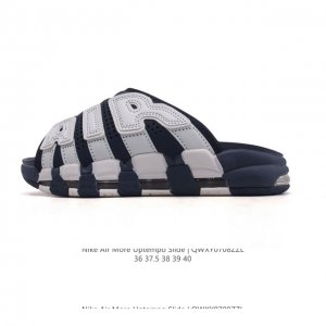 耐克 Nike Air More Uptempo Slide皮蓬拖鞋 休闲沙滩鞋 家居拖鞋 以流行于街头的涂鸦文化为设计灵感，整体的设计风格夸张而充满魅力，厚实