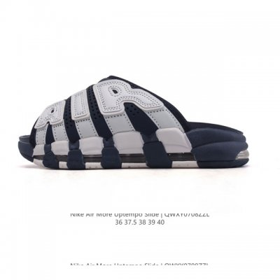 耐克 Nike Air More Uptempo Slide皮蓬拖鞋 休闲沙滩鞋 家居拖鞋 以流行于街头的涂鸦文化为设计灵感，整体的设计风格夸张而充满魅力，厚实