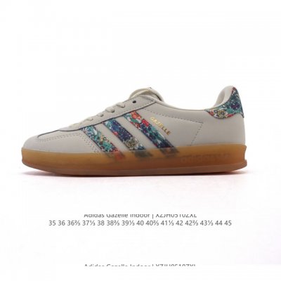 公司级 阿迪达斯 Adidas Originals Gazelle Indoor复古三叶草防滑透明橡胶板鞋经典运动鞋。这款经典鞋,忠于原版设计,缀撞色三条纹和鞋