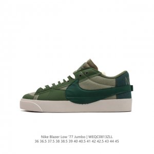 耐克 Nike Blazer Low '77 Jumbo 运动鞋，抓地板鞋，革新重塑经典街头人气鞋款，采用人气传统外观，巧搭大号耐克勾勾设计和宽大鞋带。柔软泡绵