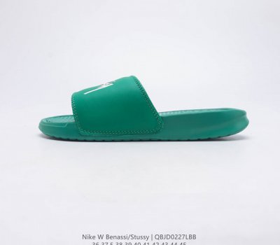 斯图西联名款Stussy x Nike Benassi 拖鞋 一字拖男女凉拖鞋沙滩鞋 一直广受青睐的Nike Sportswear 主打单品搭载了独具