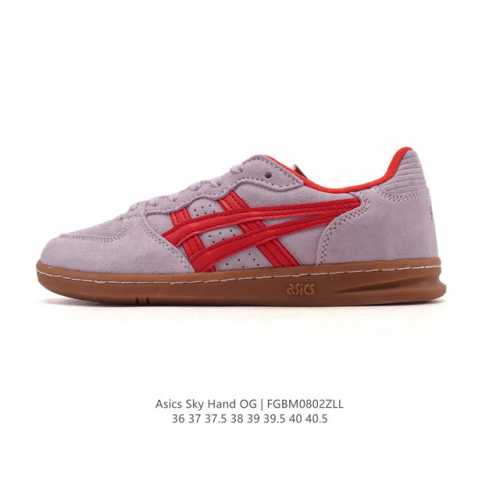 Asics 亚瑟士 Skyhand Og 休闲鞋复古舒适 防滑耐磨 低帮 板鞋 女款运动板鞋。此款Skyhand Og设计简洁轻量，采用全猪巴革鞋面，搭配皮革标