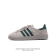 阿迪达斯 Adidas Handball Spezial 三叶草学院风复古休闲板鞋 德训鞋 橡胶底柔软皮革经典运动鞋男士板鞋。圆头、缝合拼接设计、正面绑带、鞋舌