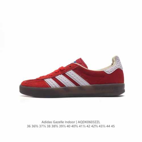 阿迪达斯 Adidas Originals Gazelle Indoor 复古三叶草防滑透明橡胶板鞋经典运动鞋。这款经典鞋,忠于原版设计,缀撞色三条纹和鞋跟饰片