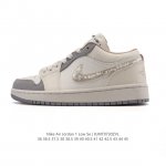 真标 耐克 乔丹Air Jordan 1 Low Aj1 乔1 乔丹1代Aj1 低帮复古文化休闲运动篮球鞋。从1985 年面世的元年款汲取设计灵感，采用简洁大方