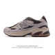 公司级 新百伦 New Balance2010英产做旧鞋款纯色绒运动鞋 厚底增高老爹鞋。此复刻经典鞋款，加入当下大热的户外元素，以曾经篮球鞋款型式样加以打造鞋款