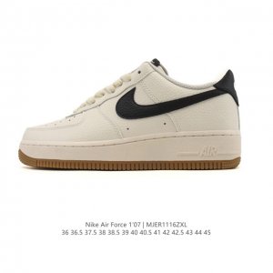 耐克 Nike Air Force 1 '07 Low 空军一号含气垫 低帮 小白鞋 百搭厚底增高休闲运动板鞋。柔软、弹性十足的缓震性能和出色的中底设计，横跨复